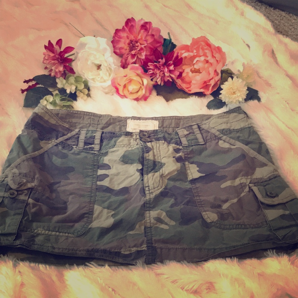 VINTAGE- Abercrombie & Fitch camo mini cargo skirt